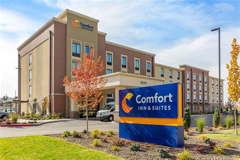 COMFORT INN & SUITES AIRPORT $86 ($̶1̶0̶2̶).